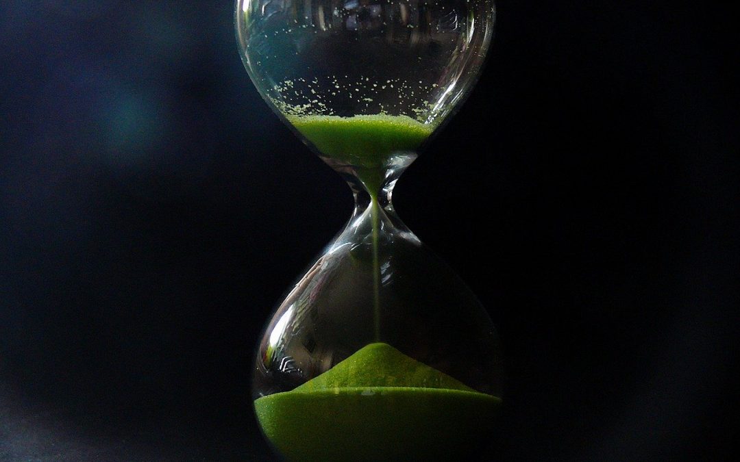 Ogni cosa a suo tempo: i fenomeni della procrastinazione e della precrastinazione