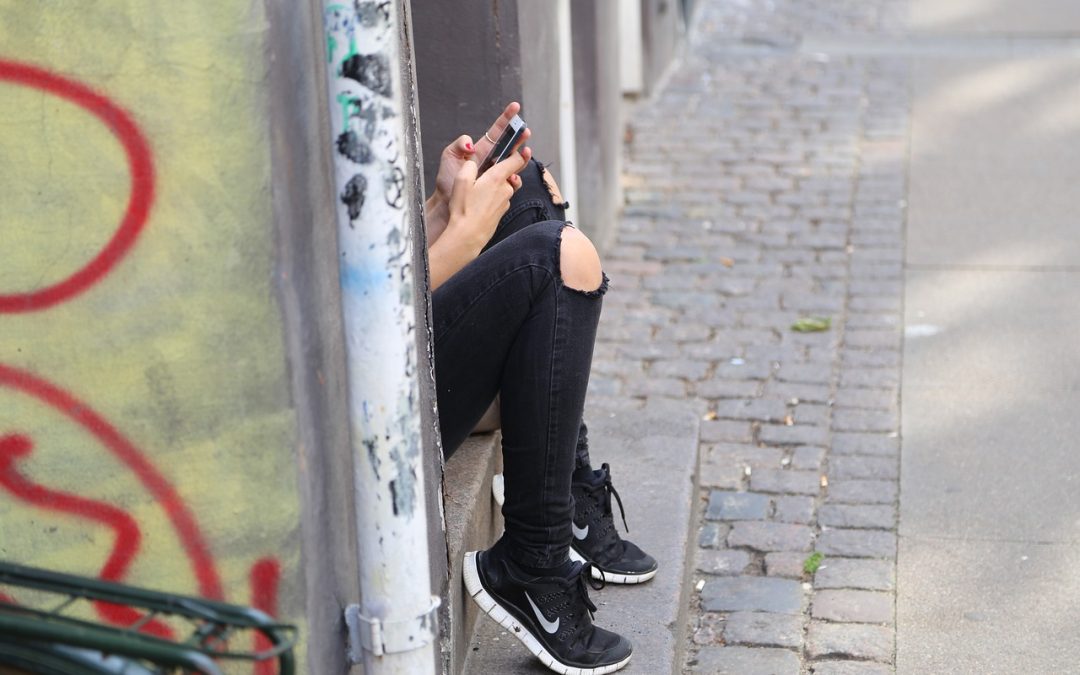Dipendenze negli adolescenti: come riconoscerle e trattarle