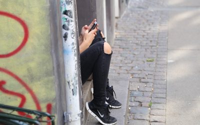 Dipendenze negli adolescenti: come riconoscerle e trattarle